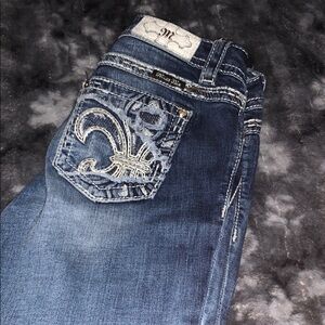 Miss Me-Blue mid rise capri with Vintage Fading and White Stitching 27